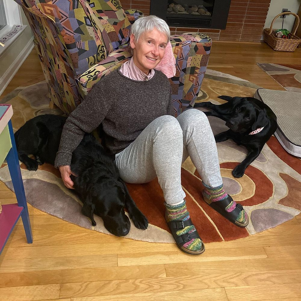 Eva Klenner working with dogs in a home setting